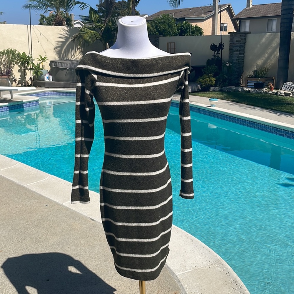 Lulu’s Off Shoulder Charcoal and Creme Strips Cozy Midi Sweater Dress | S